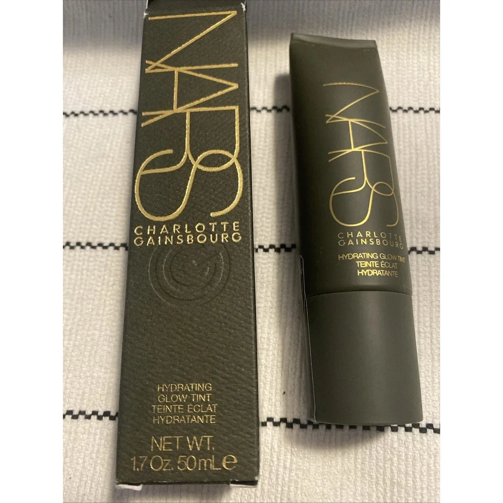 NARS Charlotte Gainsbourg Hydrating Glow Tint 1.7 Oz Medium 6999 Read Descripció